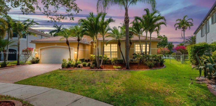 Villa ou maison à Miramar, Floride 5 chambres, 274.15 m2 № 1937854