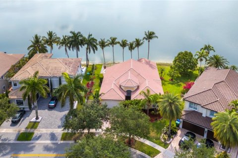 Villa ou maison à vendre à Miramar, Floride: 5 chambres, 274.15 m2 № 1937854 - photo 3
