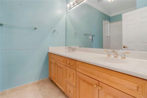 House in Miramar, Florida 5 bedrooms, 274.15 sq.m. № 1937854 - photo 16