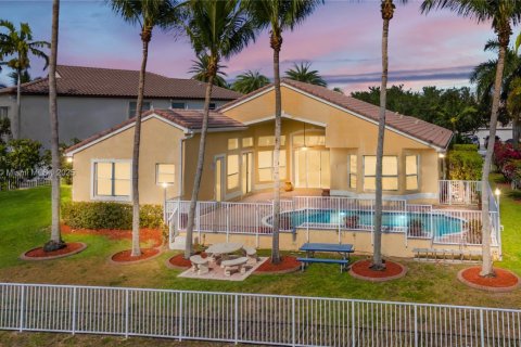 House in Miramar, Florida 5 bedrooms, 274.15 sq.m. № 1937854 - photo 6