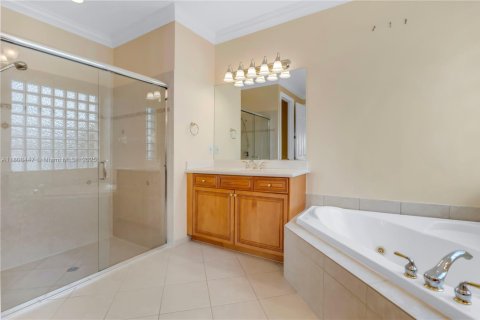 House in Miramar, Florida 5 bedrooms, 274.15 sq.m. № 1937854 - photo 13