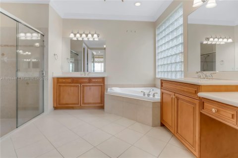 House in Miramar, Florida 5 bedrooms, 274.15 sq.m. № 1937854 - photo 14