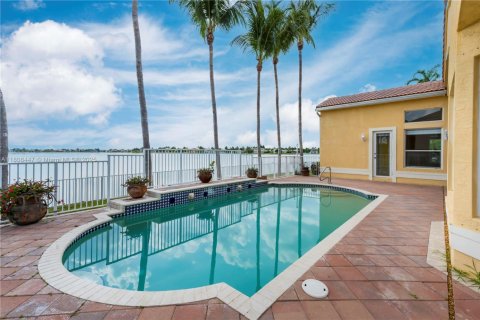Villa ou maison à vendre à Miramar, Floride: 5 chambres, 274.15 m2 № 1937854 - photo 4