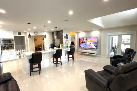 Villa ou maison à vendre à Hialeah, Floride: 3 chambres, 242.29 m2 № 2023765 - photo 26