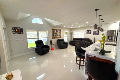Villa ou maison à vendre à Hialeah, Floride: 3 chambres, 242.29 m2 № 2023765 - photo 22
