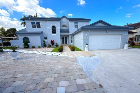 Villa ou maison à vendre à Hialeah, Floride: 3 chambres, 242.29 m2 № 2023765 - photo 7