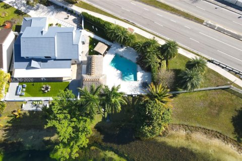 Villa ou maison à vendre à Hialeah, Floride: 3 chambres, 242.29 m2 № 2023765 - photo 10