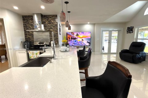 Villa ou maison à vendre à Hialeah, Floride: 3 chambres, 242.29 m2 № 2023765 - photo 29