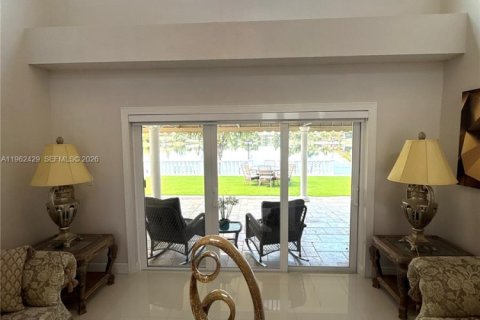 Villa ou maison à vendre à Hialeah, Floride: 3 chambres, 242.29 m2 № 2023765 - photo 25