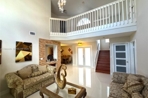 Villa ou maison à vendre à Hialeah, Floride: 3 chambres, 242.29 m2 № 2023765 - photo 21