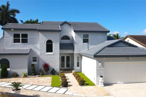 Villa ou maison à vendre à Hialeah, Floride: 3 chambres, 242.29 m2 № 2023765 - photo 2