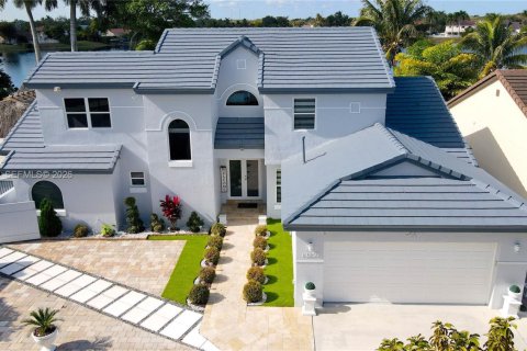 Villa ou maison à Hialeah, Floride 3 chambres, 242.29 m2 № 2023765