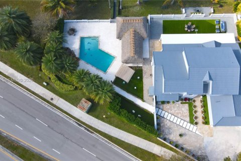 Villa ou maison à vendre à Hialeah, Floride: 3 chambres, 242.29 m2 № 2023765 - photo 12