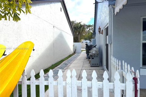Villa ou maison à vendre à Hialeah, Floride: 3 chambres, 242.29 m2 № 2023765 - photo 17