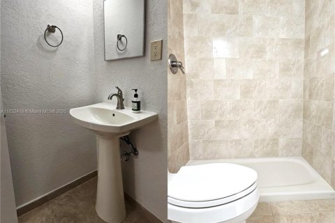 Снять в аренду кондоминиум в Корал-Гейблс, Флорида 2 спальни, 91.51м2, № 1814365 - фото 20