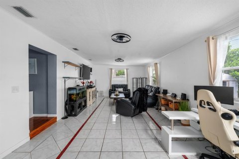 House in Clearwater, Florida 4 bedrooms, 208.75 sq.m. № 1794006 - photo 11