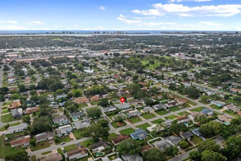 House in Clearwater, Florida 4 bedrooms, 208.75 sq.m. № 1794006 - photo 22