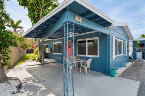 Propiedad comercial en venta en Treasure Island, Florida, 2 dormitorios, 159.23 m2 № 1906693 - foto 11