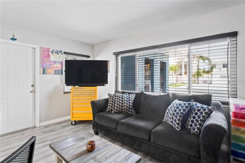 Propiedad comercial en venta en Treasure Island, Florida, 2 dormitorios, 159.23 m2 № 1906693 - foto 18