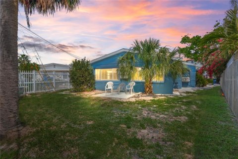 Propiedad comercial en venta en Treasure Island, Florida, 2 dormitorios, 159.23 m2 № 1906693 - foto 2