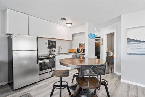 Propiedad comercial en venta en Treasure Island, Florida, 2 dormitorios, 159.23 m2 № 1906693 - foto 13