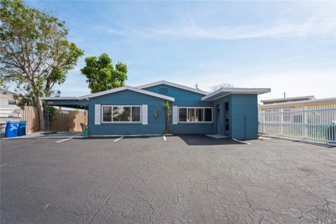 Propiedad comercial en venta en Treasure Island, Florida, 2 dormitorios, 159.23 m2 № 1906693 - foto 3