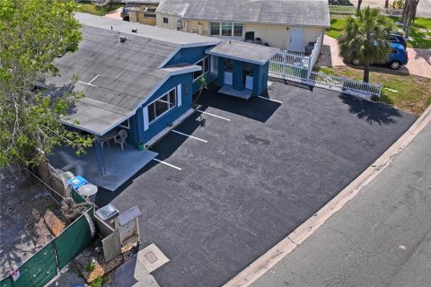 Propiedad comercial en venta en Treasure Island, Florida, 2 dormitorios, 159.23 m2 № 1906693 - foto 5