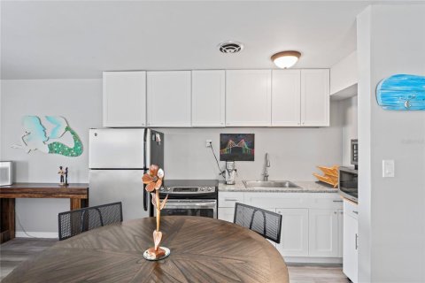 Propiedad comercial en venta en Treasure Island, Florida, 2 dormitorios, 159.23 m2 № 1906693 - foto 14