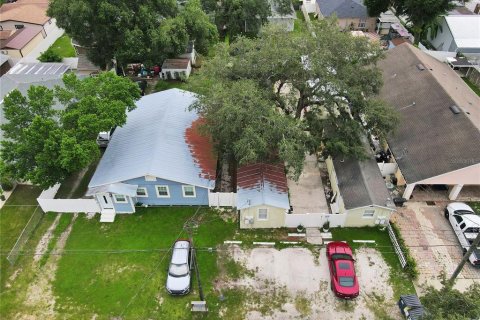 Duplex in Tampa, Florida 11 bedrooms, 307.41 sq.m. № 1549096 - photo 3