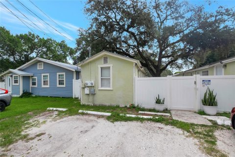 Duplex in Tampa, Florida 11 bedrooms, 307.41 sq.m. № 1549096 - photo 1