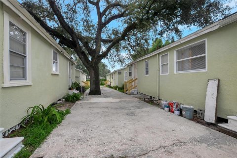 Duplex in Tampa, Florida 11 bedrooms, 307.41 sq.m. № 1549096 - photo 24