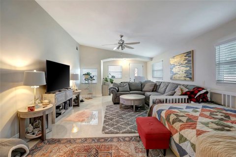 Duplex in Tampa, Florida 11 bedrooms, 307.41 sq.m. № 1549096 - photo 27