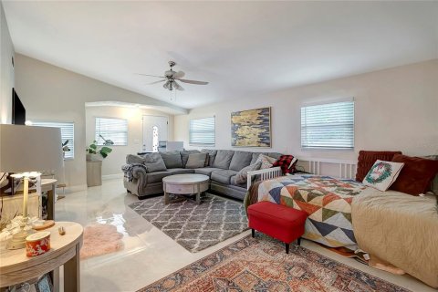 Duplex in Tampa, Florida 11 bedrooms, 307.41 sq.m. № 1549096 - photo 26