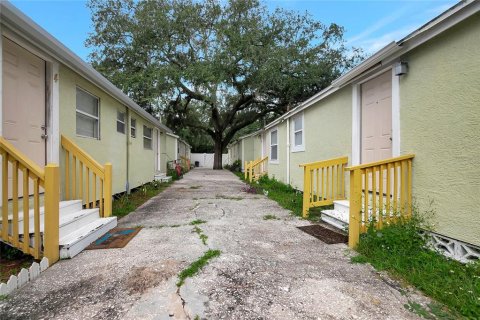 Duplex in Tampa, Florida 11 bedrooms, 307.41 sq.m. № 1549096 - photo 7