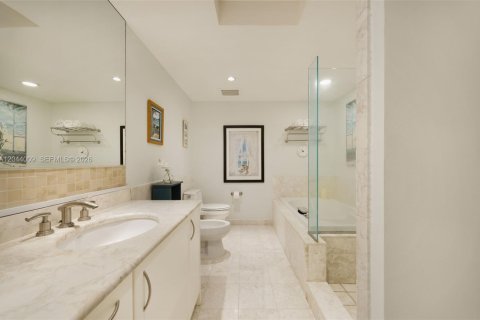 Condo in Miami, Florida, 1 bedroom № 2252391 - photo 9