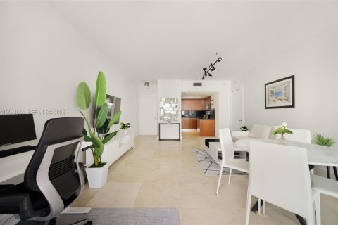 Condo in Miami, Florida, 1 bedroom № 2252391 - photo 15