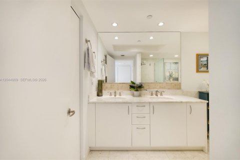 Condo in Miami, Florida, 1 bedroom № 2252391 - photo 12