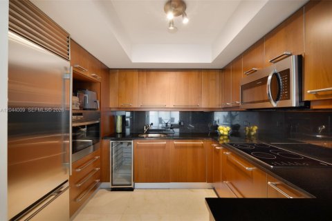 Condo in Miami, Florida, 1 bedroom № 2252391 - photo 5