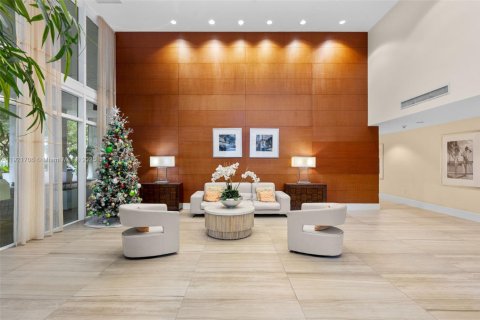 Condo in Miami, Florida, 1 bedroom  № 2018852 - photo 25