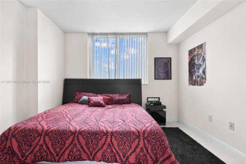 Condo in Miami, Florida, 1 bedroom  № 2018852 - photo 15