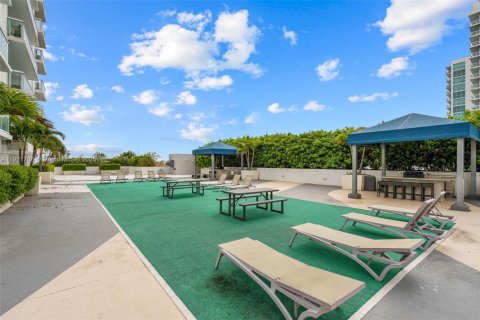 Condo in Miami, Florida, 1 bedroom  № 2018852 - photo 29