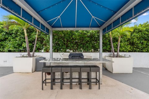 Condo in Miami, Florida, 1 bedroom  № 2018852 - photo 30