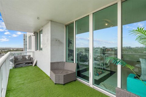 Condo in Miami, Florida, 1 bedroom  № 2018852 - photo 22