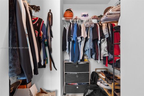 Condo in Miami, Florida, 1 bedroom  № 2018852 - photo 19