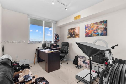 Condo in Miami, Florida, 1 bedroom  № 2018852 - photo 6