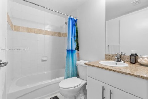 Condo in Miami, Florida, 1 bedroom  № 2018852 - photo 13
