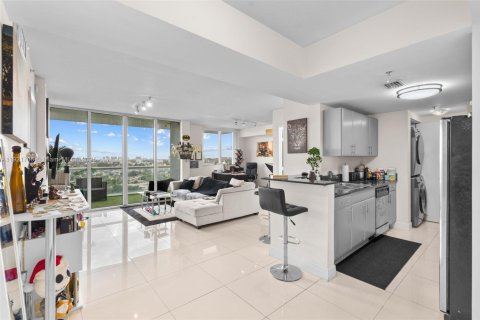 Condo in Miami, Florida, 1 bedroom  № 2018852