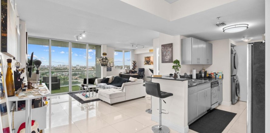 Condo in Miami, Florida, 1 bedroom  № 2018852