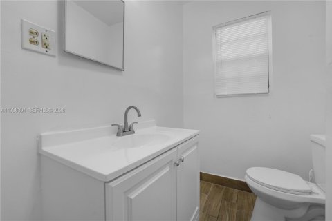 Villa ou maison à louer à Hollywood, Floride: 3 chambres, 133.31 m2 № 1995868 - photo 12