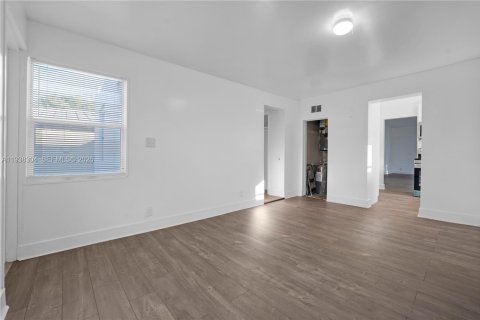 Villa ou maison à louer à Hollywood, Floride: 3 chambres, 133.31 m2 № 1995868 - photo 30